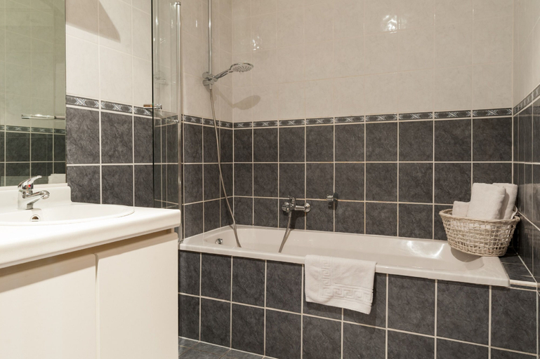 Bathroom 5, Les Jardins d'Ulysse, The Originals Relais, Pas-de-Calais