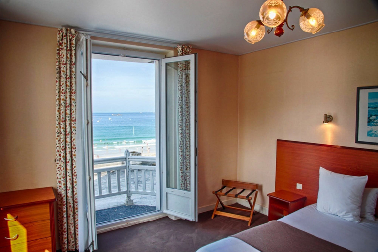 Bedroom 5, Grand Hôtel de Trestraou, Côtes-d'Armor