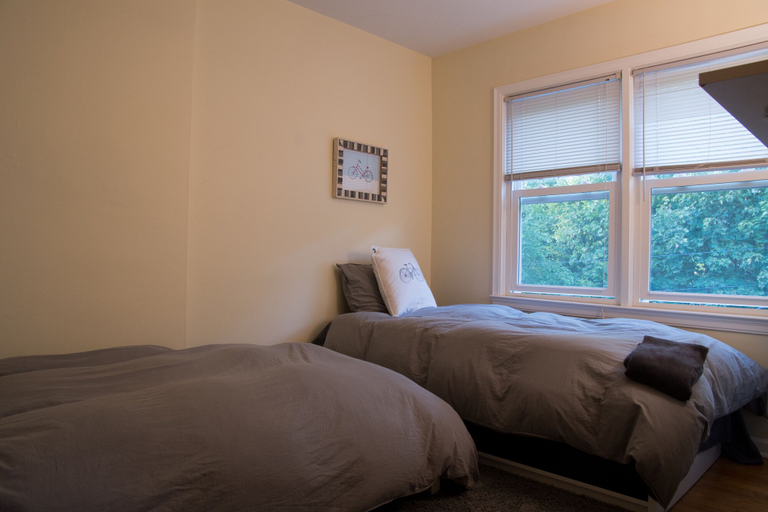 Bedroom 3, Two Bedroom West Stadium Bungalow - Unit 522, Washtenaw