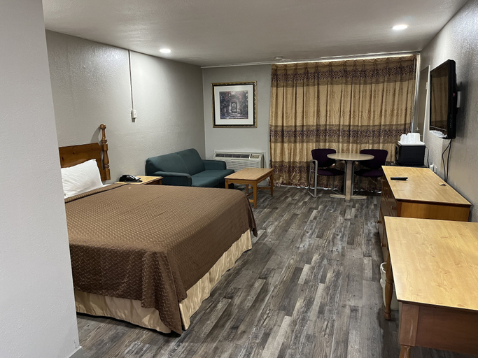 Bedroom 2, Economy Hotel San Antonio, Bexar
