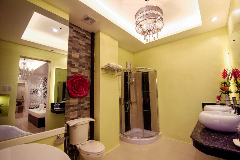 Bathroom 4, Islands Hotel, Roxas City