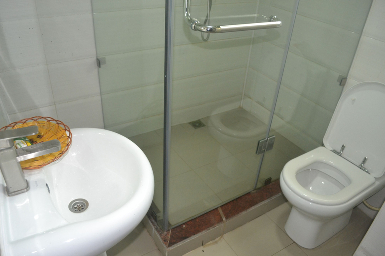 Bathroom 3, Parklane Hotels Limited, Mushin