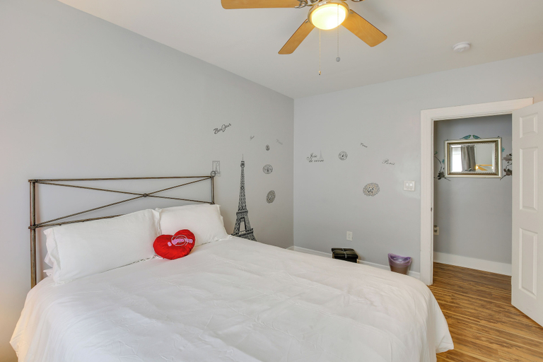 Bedroom 3, Long Beach Apt w/ Patio ~ 3 Mi to Beaches!, Los Angeles
