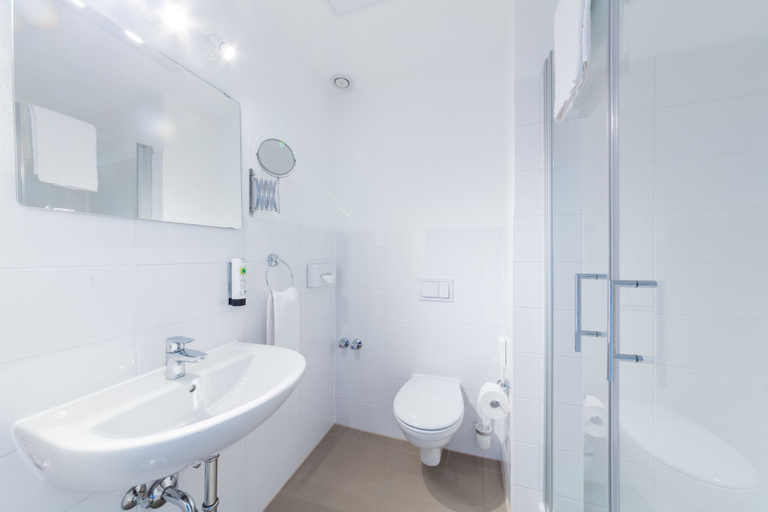 Bathroom 5, Friends Hotel Bad Salzuflen, Lippe