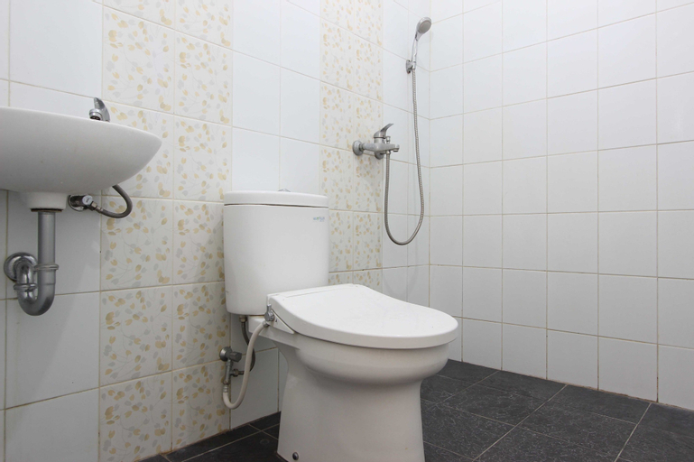 Bedroom 5, RedDoorz Plus near RS UGM, Sleman