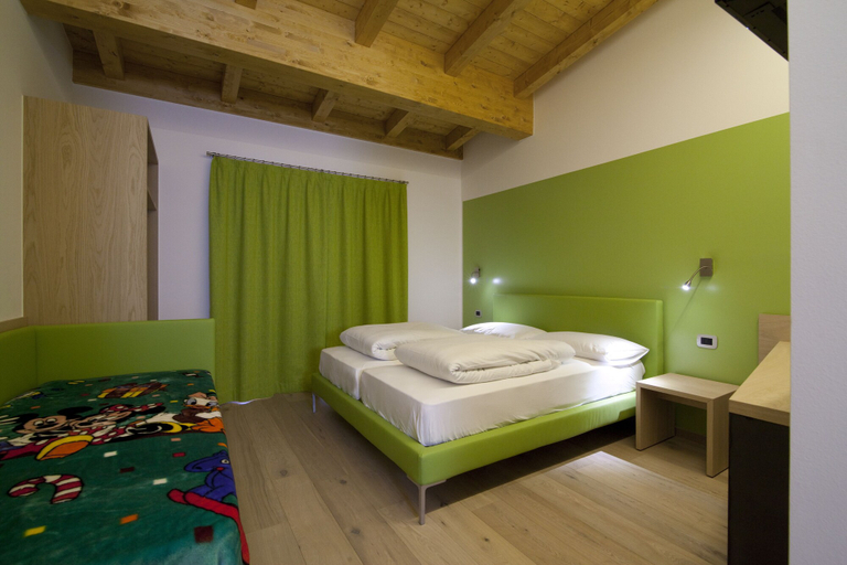 Bedroom 4, Agritur I Colori, Trento