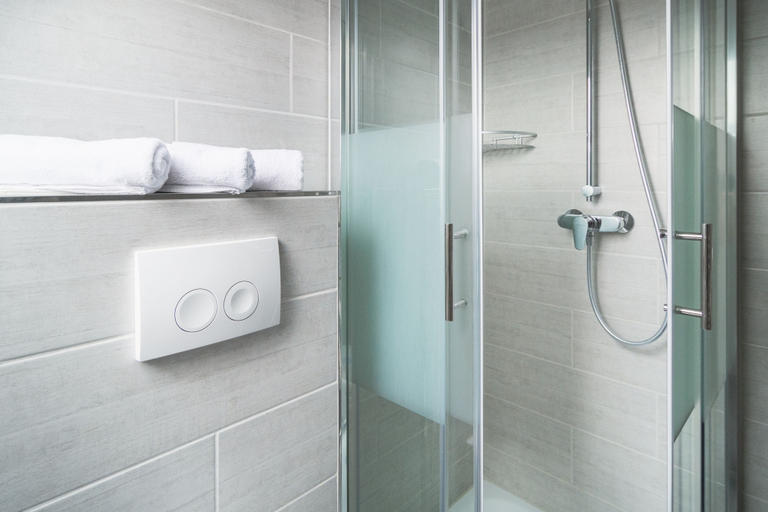 Bathroom 3, Aparthotel Lenau, Region Hannover