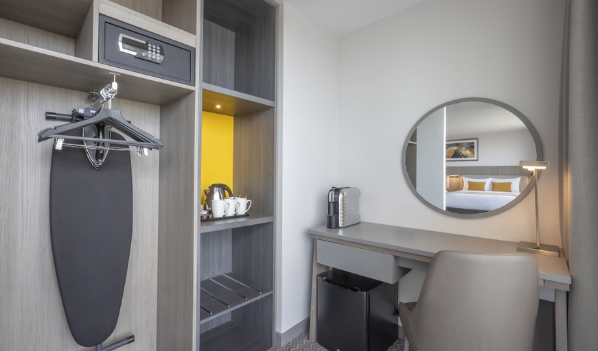 Bathroom 4, Maldron Hotel Smithfield Dublin City, Dublin