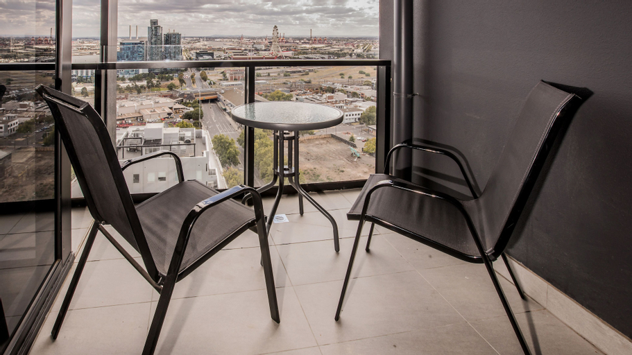 Exterior & Views 3