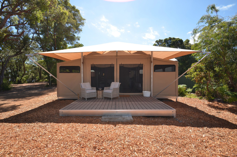 Exterior & Views 5