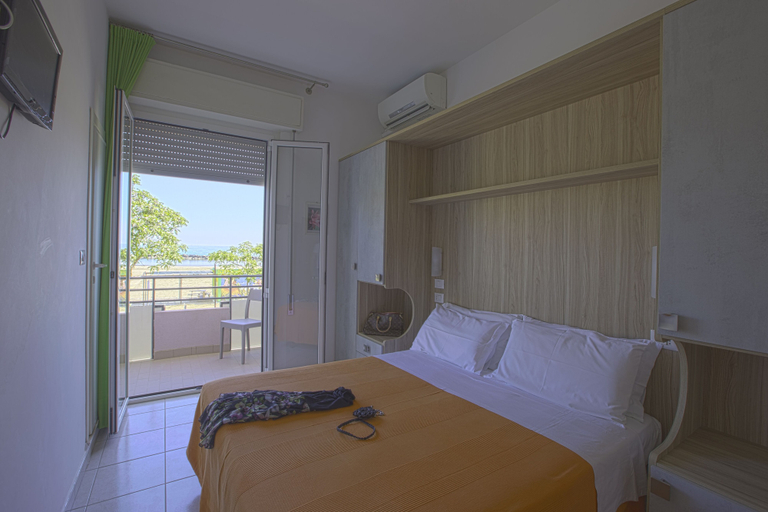 Bedroom 3, Hotel Ridens, Rimini