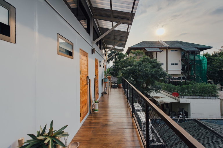 Others 2, The Yard Hostel, Phaya Thai