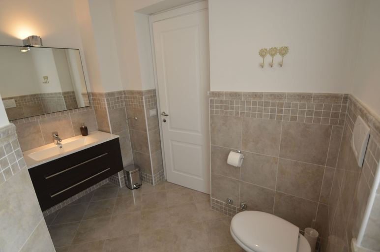 Bathroom 3, Rina Villa, Livorno
