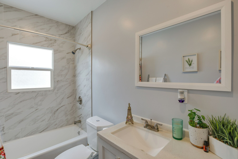 Bathroom, Long Beach Apt w/ Patio ~ 3 Mi to Beaches!, Los Angeles
