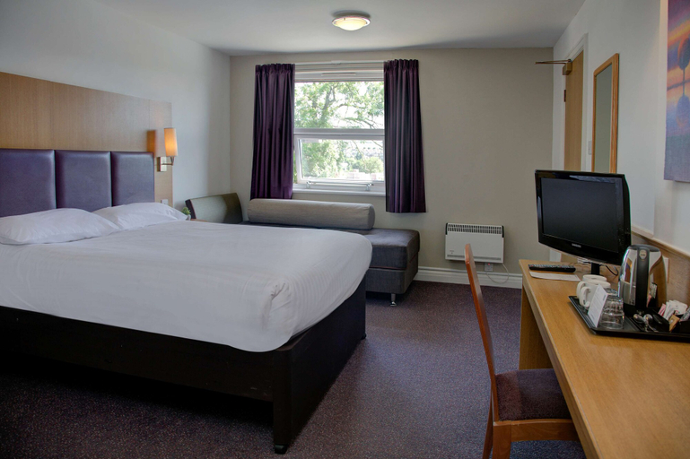 Bedroom 3, Embassy Hotel, Newcastle-Gateshead, Team Valley, Sure Hotel Collection by Best Western, Gateshead