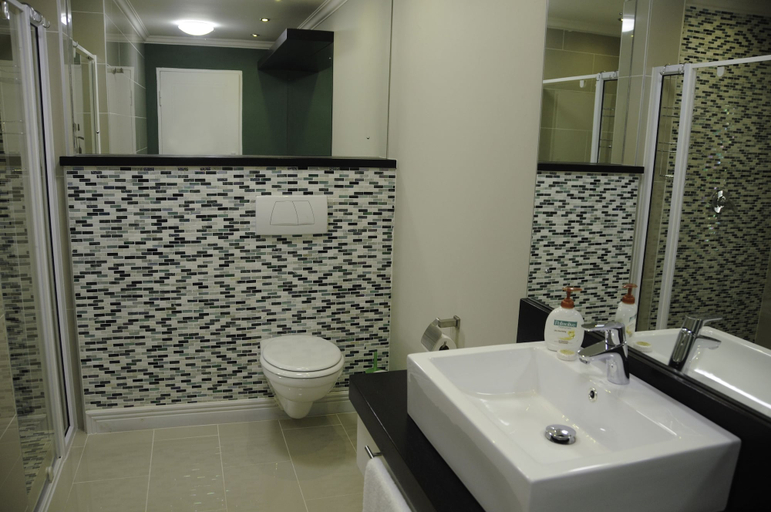 Bathroom 4, Sea Breeze Guesthouse, Swakopmund