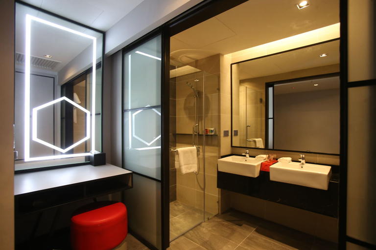 Bathroom 5, theRED, Kuala Lumpur