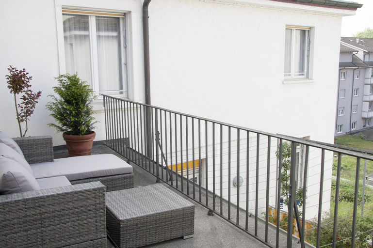 Exterior & Views 15