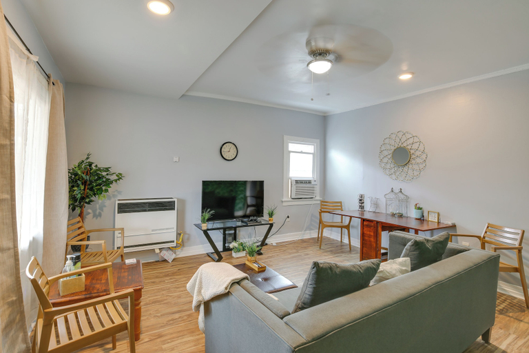 Others 1, Long Beach Apt w/ Patio ~ 3 Mi to Beaches!, Los Angeles