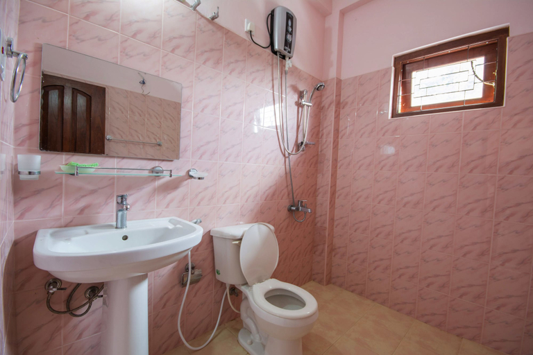 Bathroom 3, roylanka inn, Udunuwara