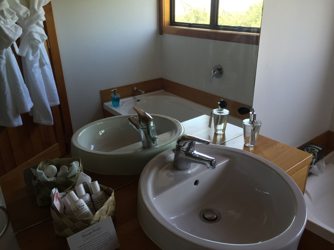 Bathroom 4, Te Puru Beach Lodge, Thames-Coromandel