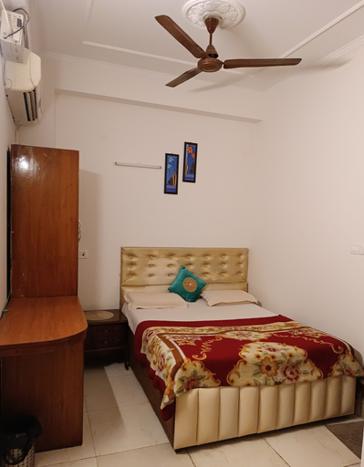Bedroom, Hotel Swisston Palace, Delhi