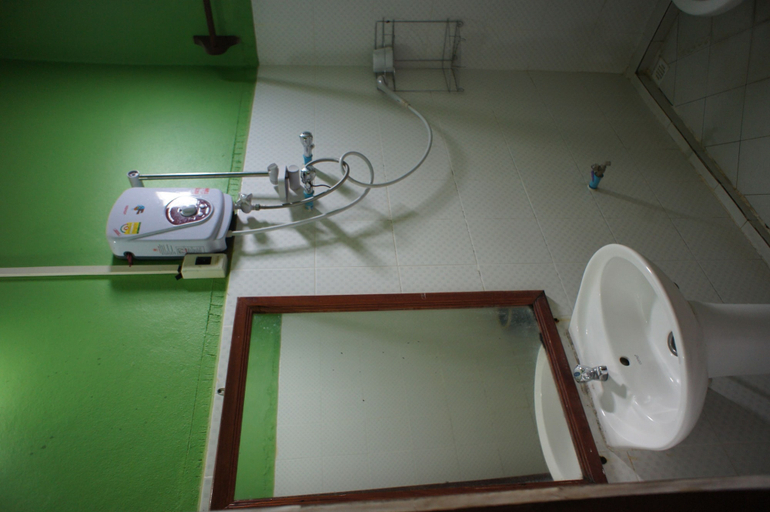 Bathroom 3, Domon Guesthouse, Vangvieng