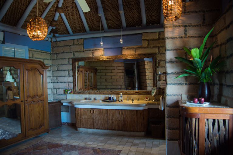 Bathroom 4, Villa El Ensueño by La Casa Que Canta, José Azueta