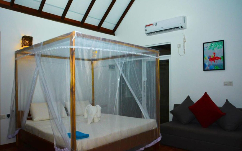Bedroom 3, Hotel Riva Del Sole, Pothuvil