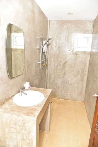 Bathroom 4, Pran Crescent, Pran Buri