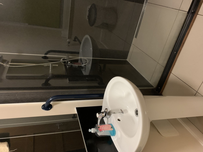 Bathroom 5, 1 Loch Ness Hostel, Highland
