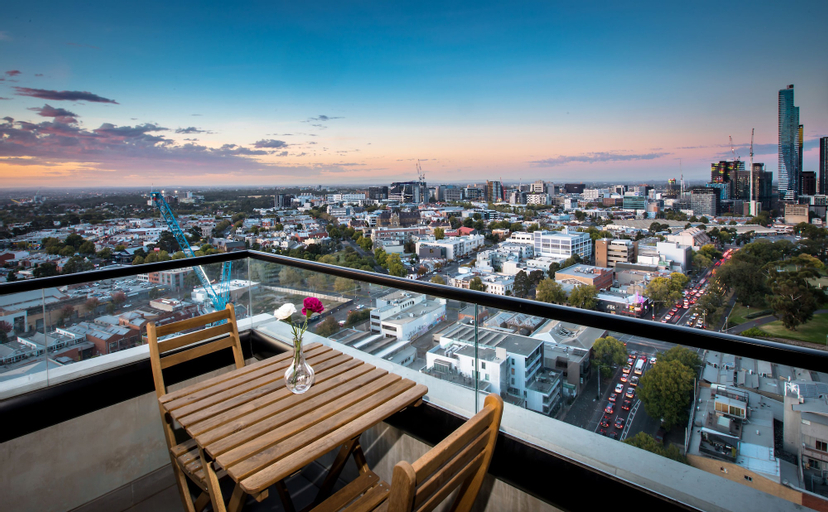 Exterior & Views 1