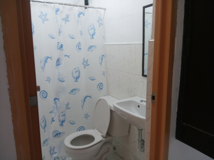 Bathroom 4, Dahilig Resort, Puerto Galera