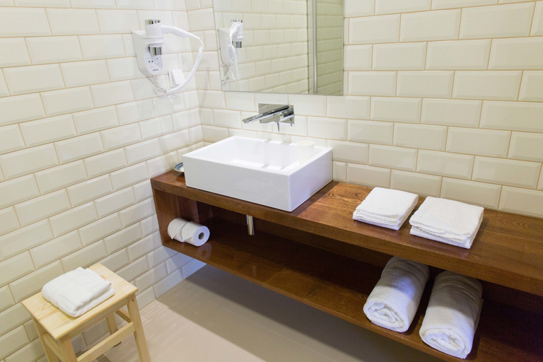 Bathroom 4, Apartamentos Praça Amarela, Funchal