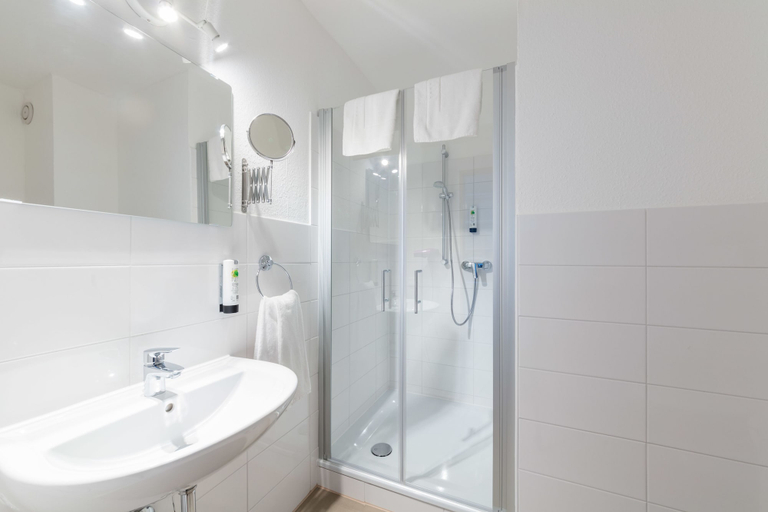 Bathroom 5, Friends Hotel Bad Salzuflen, Lippe