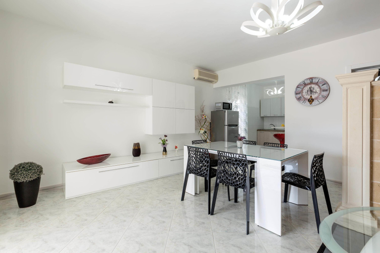 Others 5, Villa Belvedere, Lecce