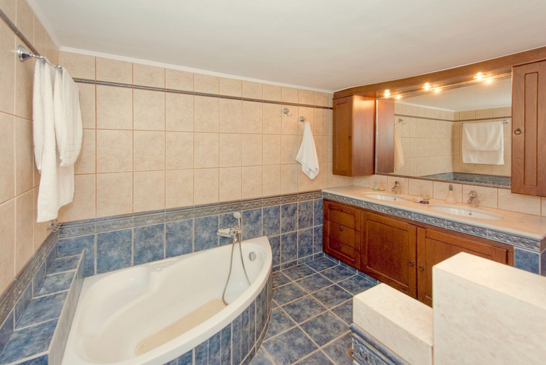 Bathroom 4, Villa Korini, Crete