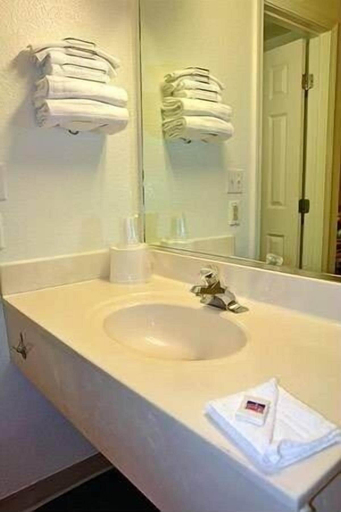 Bathroom 4, Motel 6 Mesa South, Maricopa