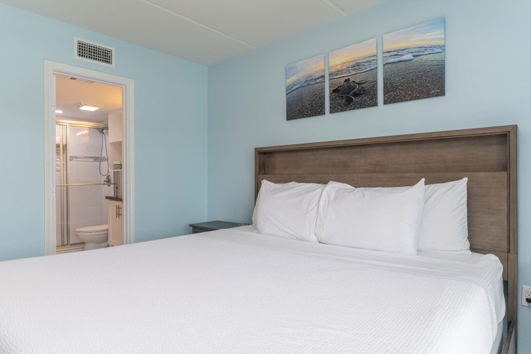 Bedroom 3, Modern Retreat, Block to Beach w Pool & Balcony, Cameron