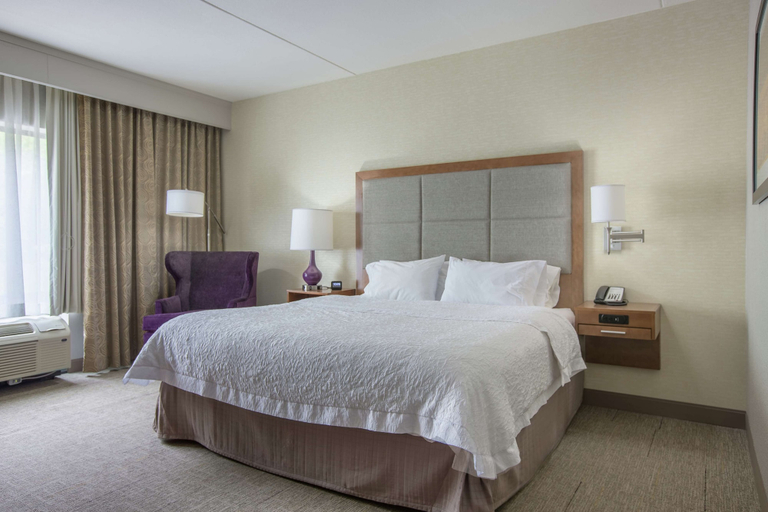 Bedroom 3, Hampton Inn & Suites Knoxville Papermill Drive, Knox