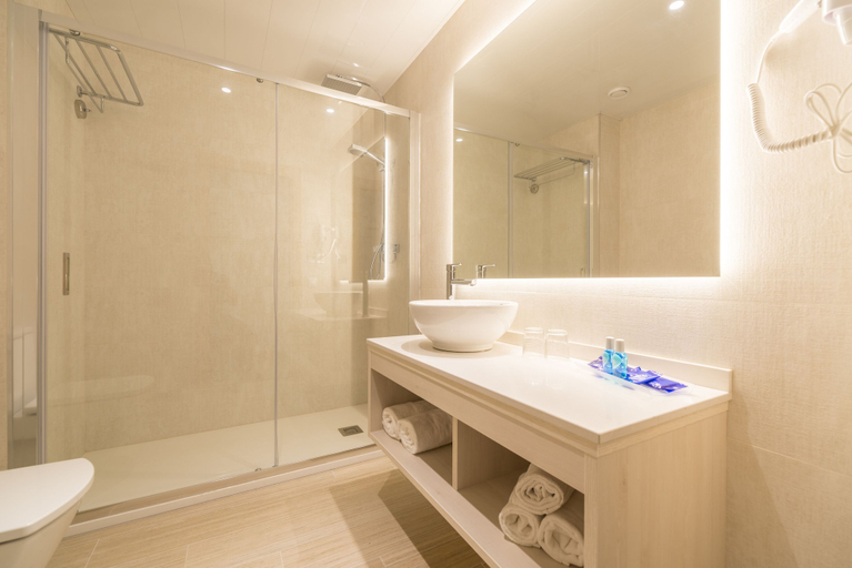 Bathroom 5, Hotel Marsol, Girona