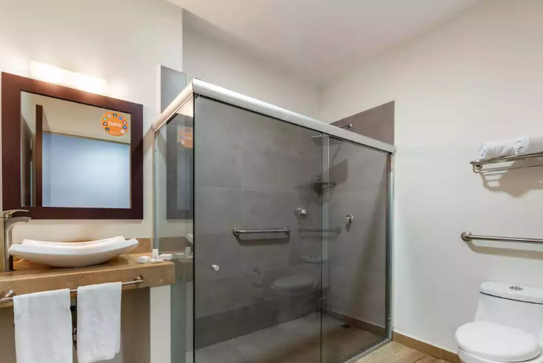 Bathroom 4, Sleep Inn Tijuana, Tijuana
