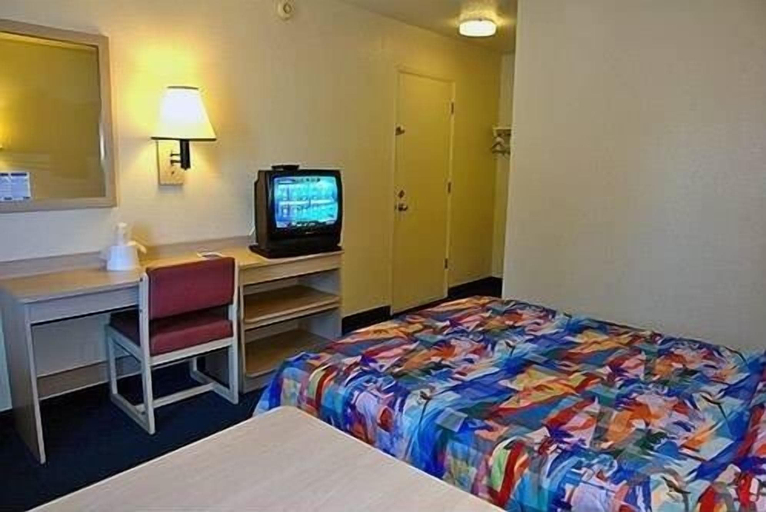 Bedroom 3, Motel 6 Mesa South, Maricopa