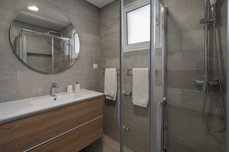Bathroom 3, Funchal Holidays, sea View - Barreiros III, Funchal