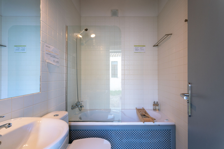 Bathroom 3, Casa del Ingeniero Jefe, Huelva