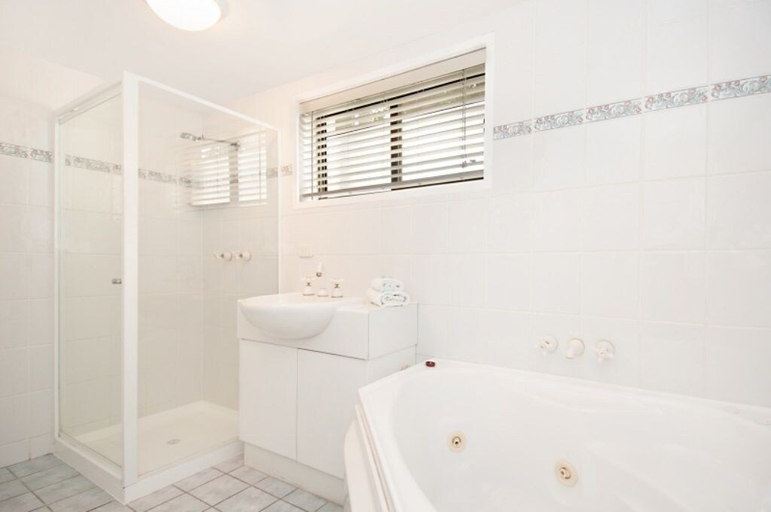 Bathroom, 40 Culgoa Point, Noosa - Noosa-Noosaville