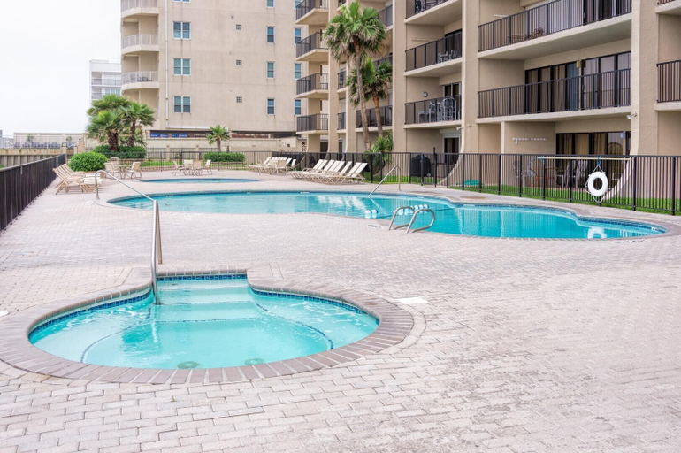 Sport & Beauty 5, Beachfront Condo w Panoramic 12th-floor Gulf View!, Cameron