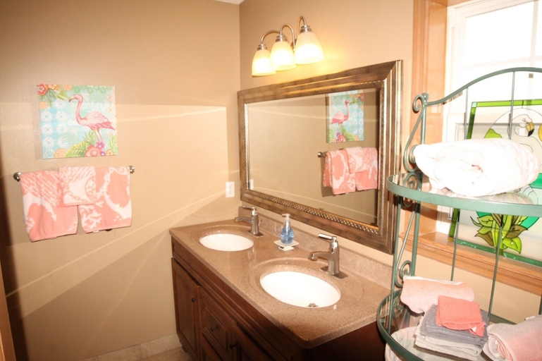 Bathroom 4, Blue Horizon, Saint Johns