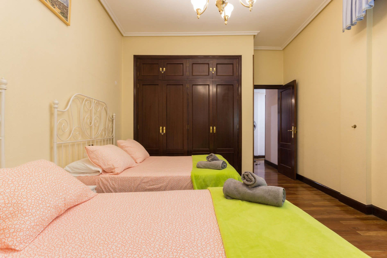 Bedroom 3, Piso Señorial en Corazon de Bilbao, Vizcaya