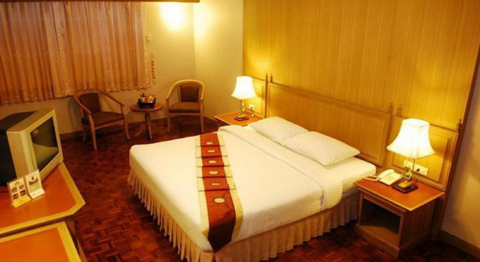 Bedroom 3, Silom Village Inn, Bang Rak